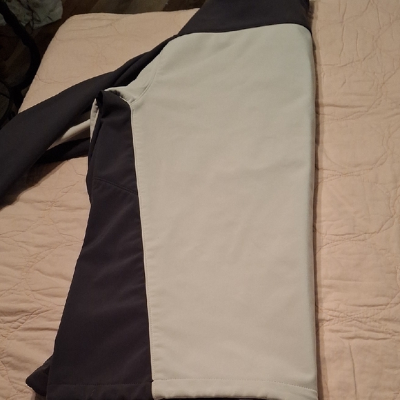 The North Face Men's Black and White Performance Jacket - Picture 10 of 13